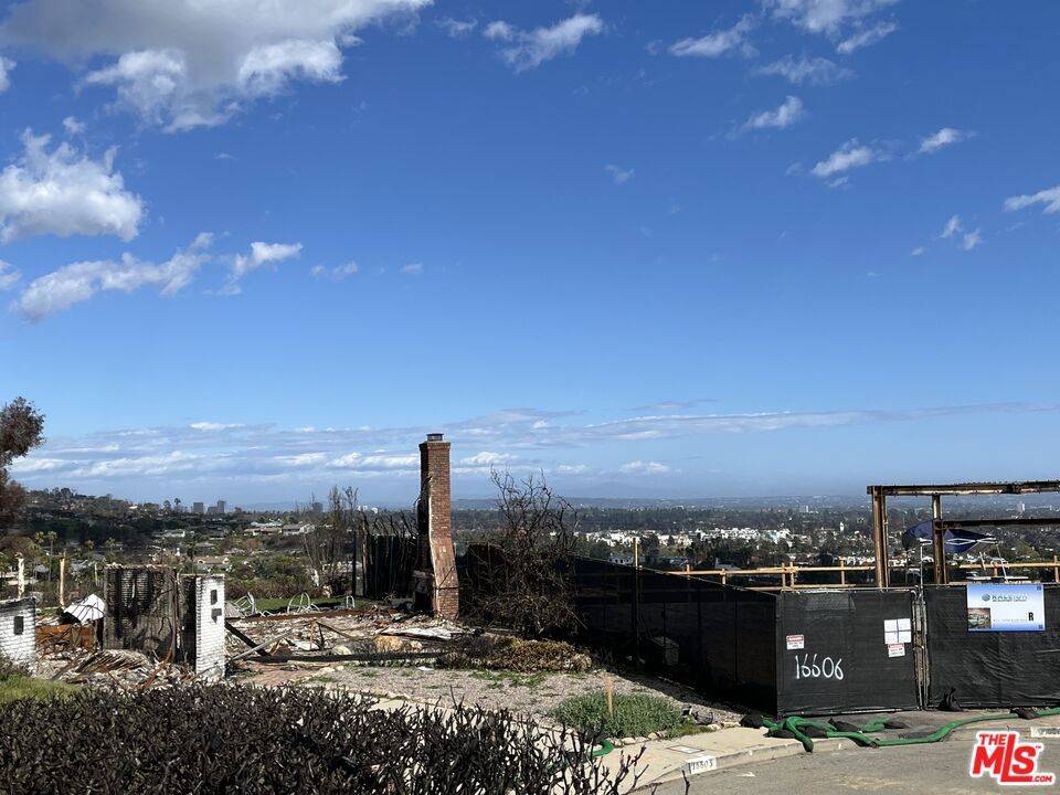 Pacific Palisades, CA 90272,16615 Merrivale LN