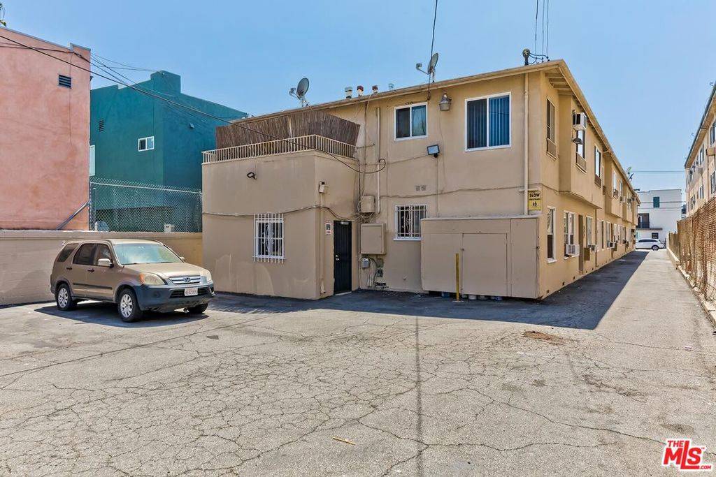 Los Angeles, CA 90004,634 N Kingsley DR