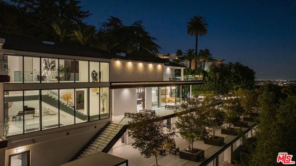 Los Angeles, CA 90077,677 Nimes RD