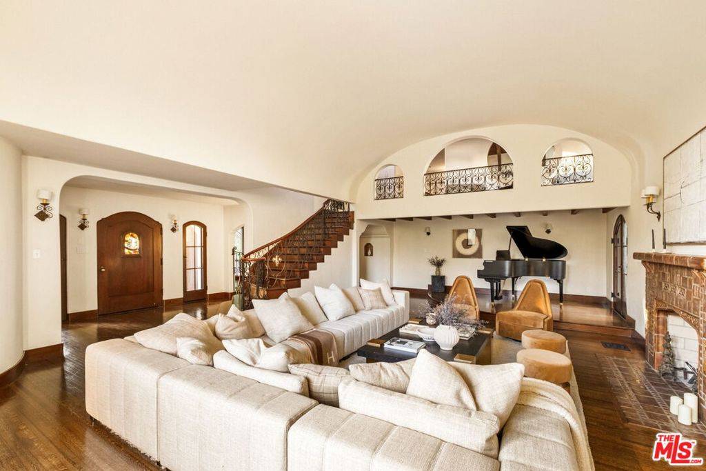 Toluca Lake, CA 91602,4352 Forman AVE