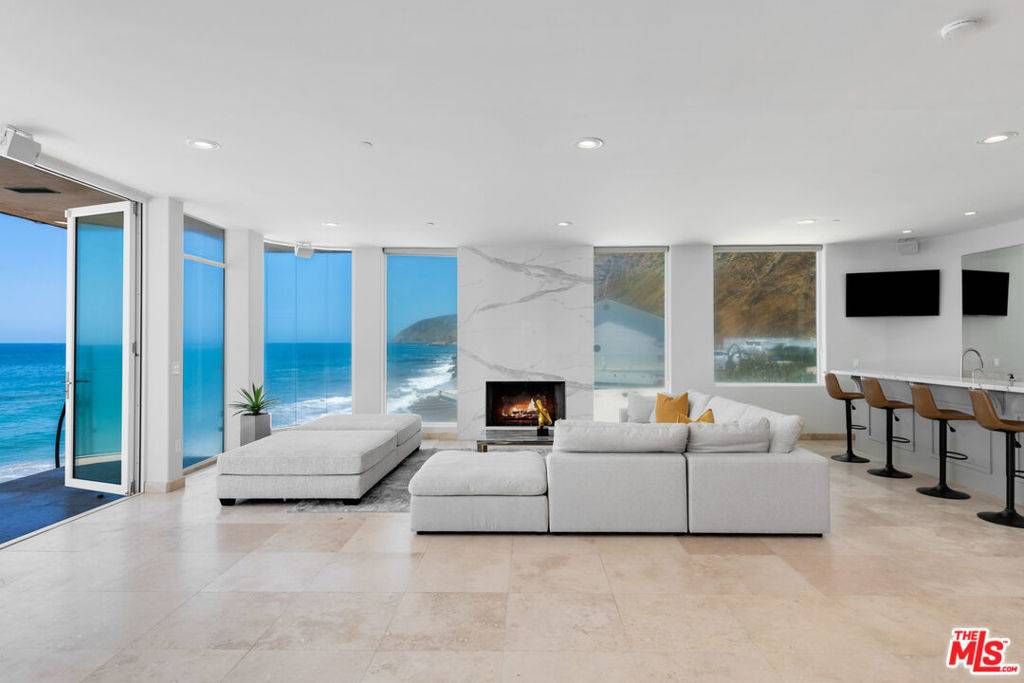 Malibu, CA 90265,43250 Pacific Coast HWY