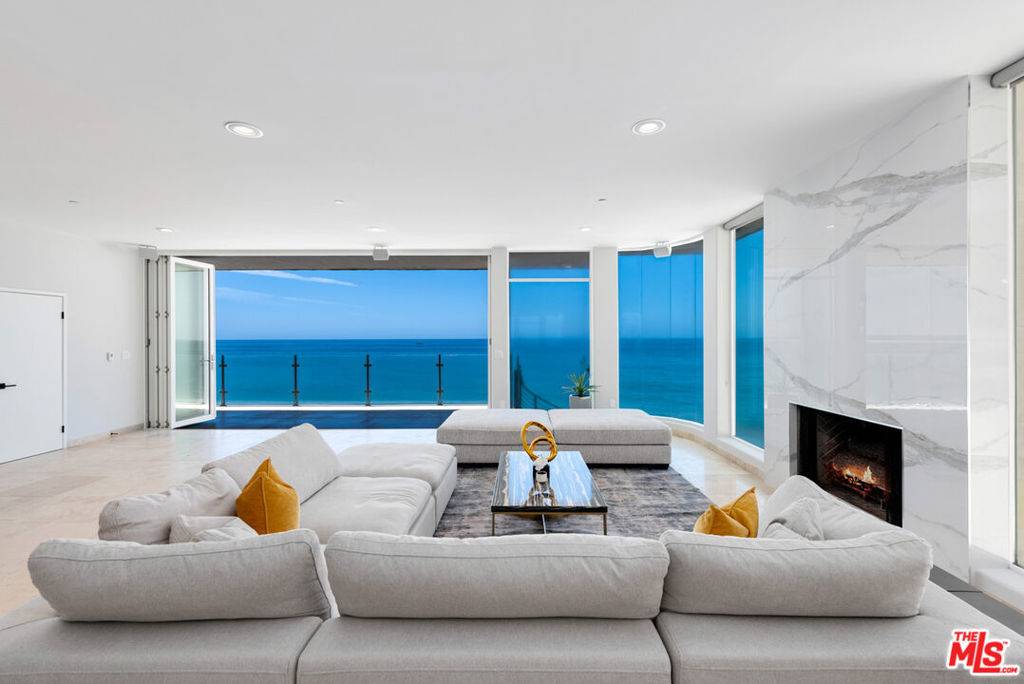 Malibu, CA 90265,43250 Pacific Coast HWY