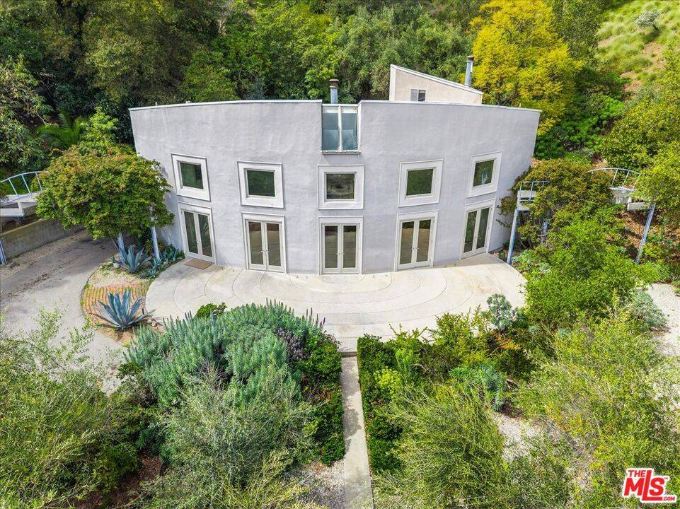 Los Angeles, CA 90049,1404 N Kenter AVE