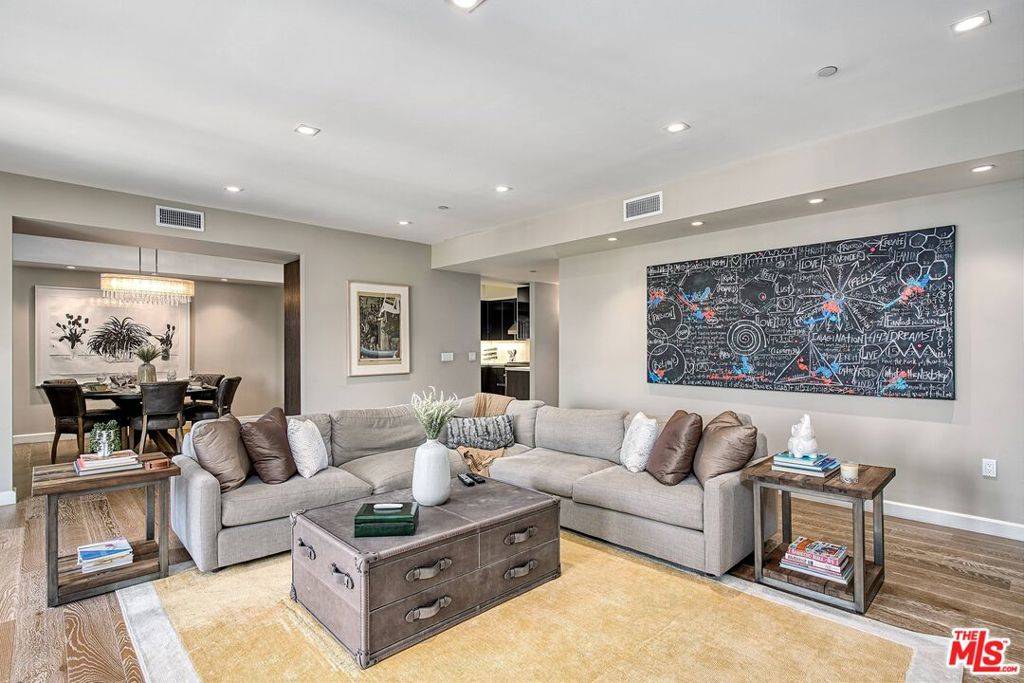 Los Angeles, CA 90049,441 S Barrington AVE #210