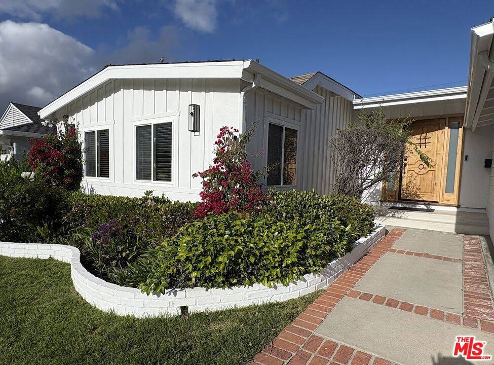 Encino, CA 91316,5826 Ostrom AVE