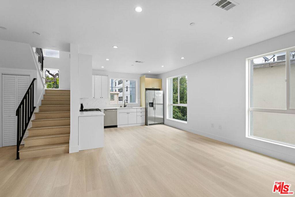 North Hollywood, CA 91602,10742 Hortense ST #3
