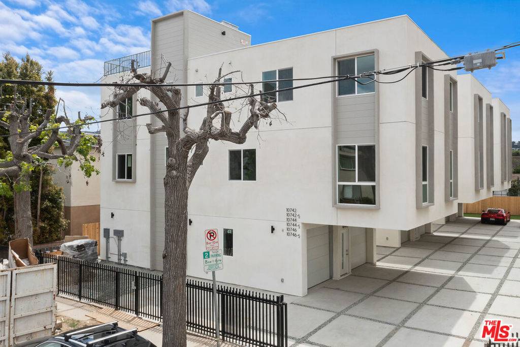 North Hollywood, CA 91602,10742 Hortense ST #3