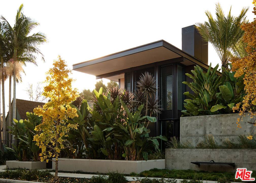 West Hollywood, CA 90048,8850 Rosewood AVE