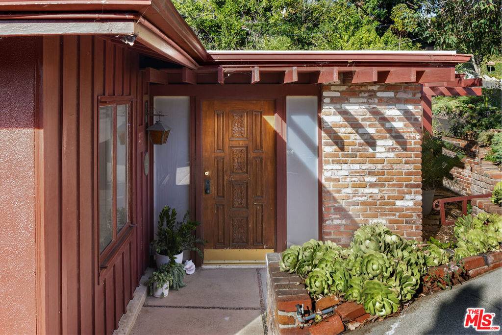 Los Angeles, CA 90049,809 Broom WAY
