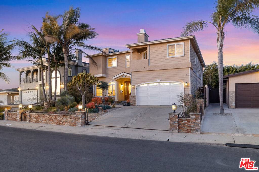 Los Angeles, CA 90045,7412 Denrock AVE