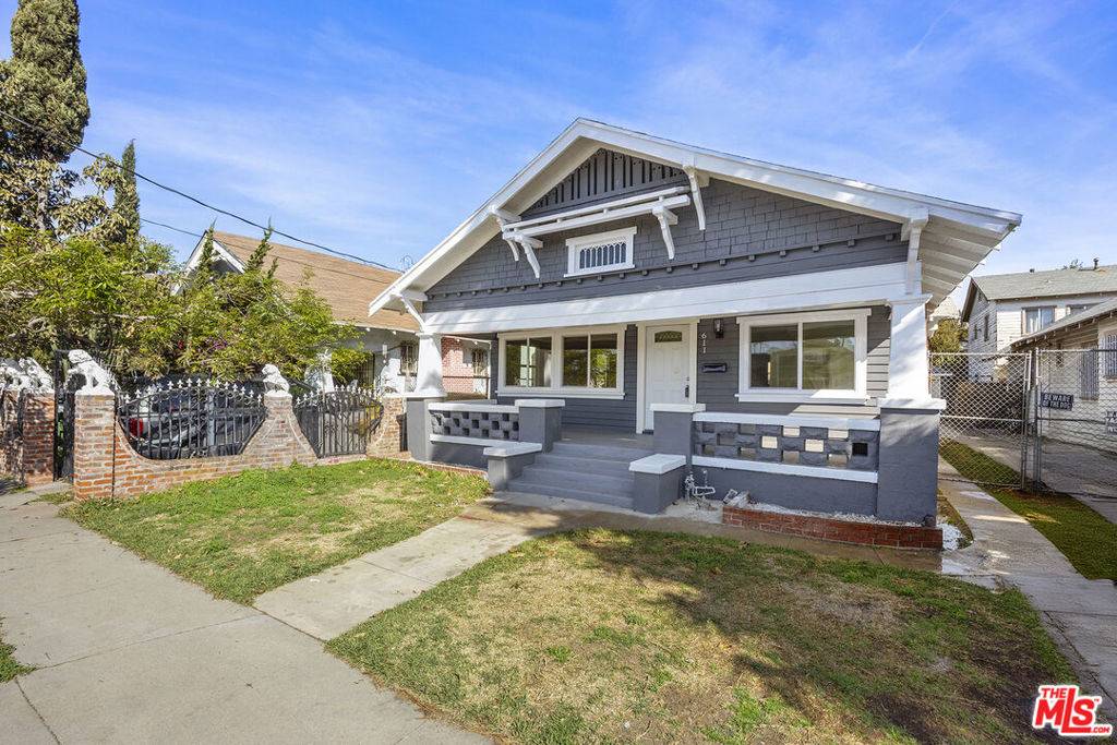Los Angeles, CA 90037,611 W 58th ST