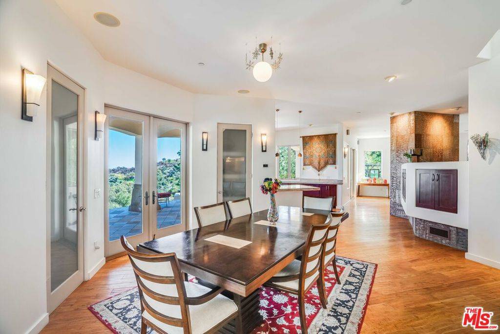 Topanga, CA 90290,20433 Medley LN