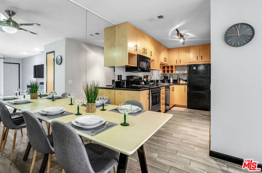 Palm Springs, CA 92262,751 N Los Felices CIR #212