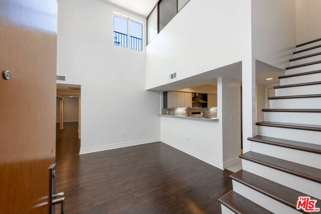 Los Angeles, CA 90046,1353 N Fuller AVE #PH7