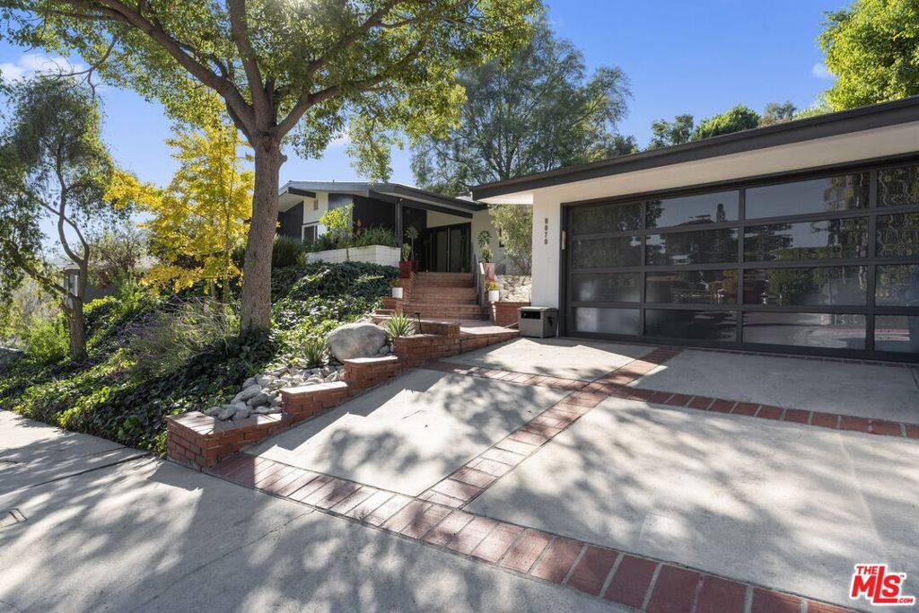 Los Angeles, CA 90046,8670 Allenwood RD
