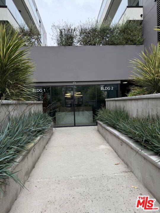 Los Angeles, CA 90048,411 S Hamel RD #306