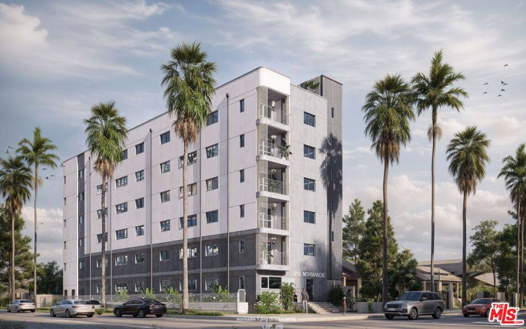 Los Angeles, CA 90029,816 N Normandie AVE