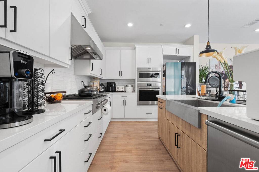 Valencia, CA 91381,27616 Symphony PL