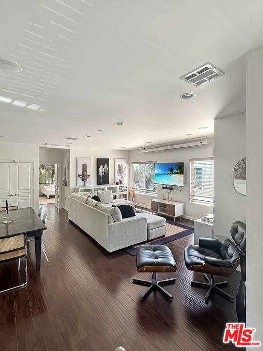 Sherman Oaks, CA 91423,4447 Calhoun AVE #A
