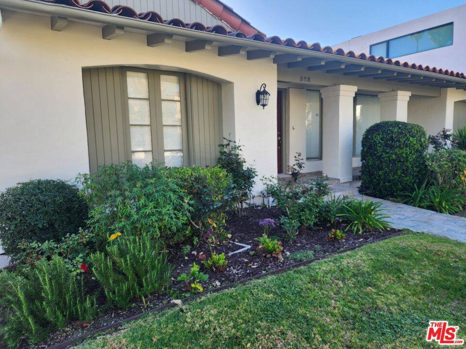 Beverly Hills, CA 90212,328 S Oakhurst DR
