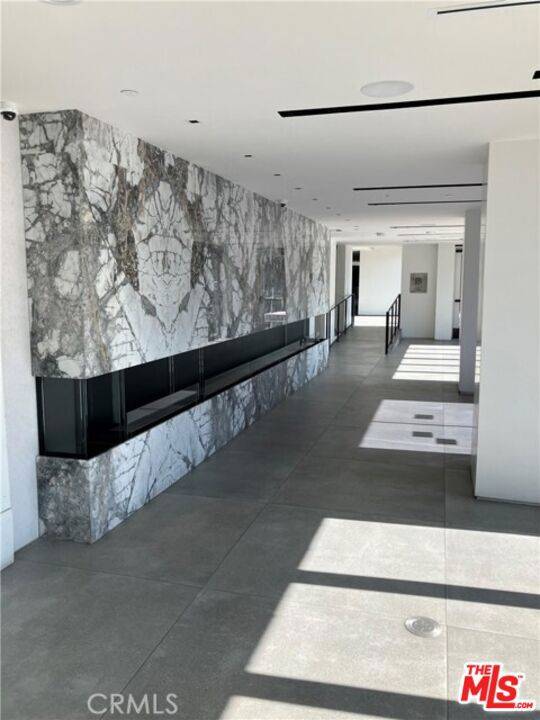 West Hollywood, CA 90048,8811 Burton WAY #202