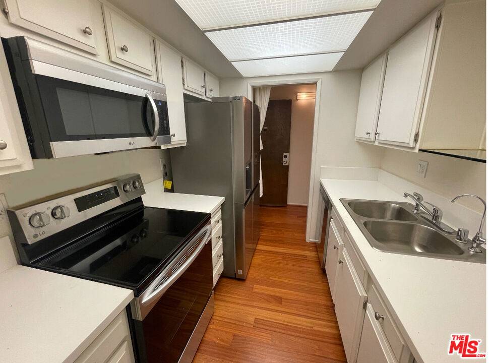West Hollywood, CA 90069,1215 N Olive DR #207