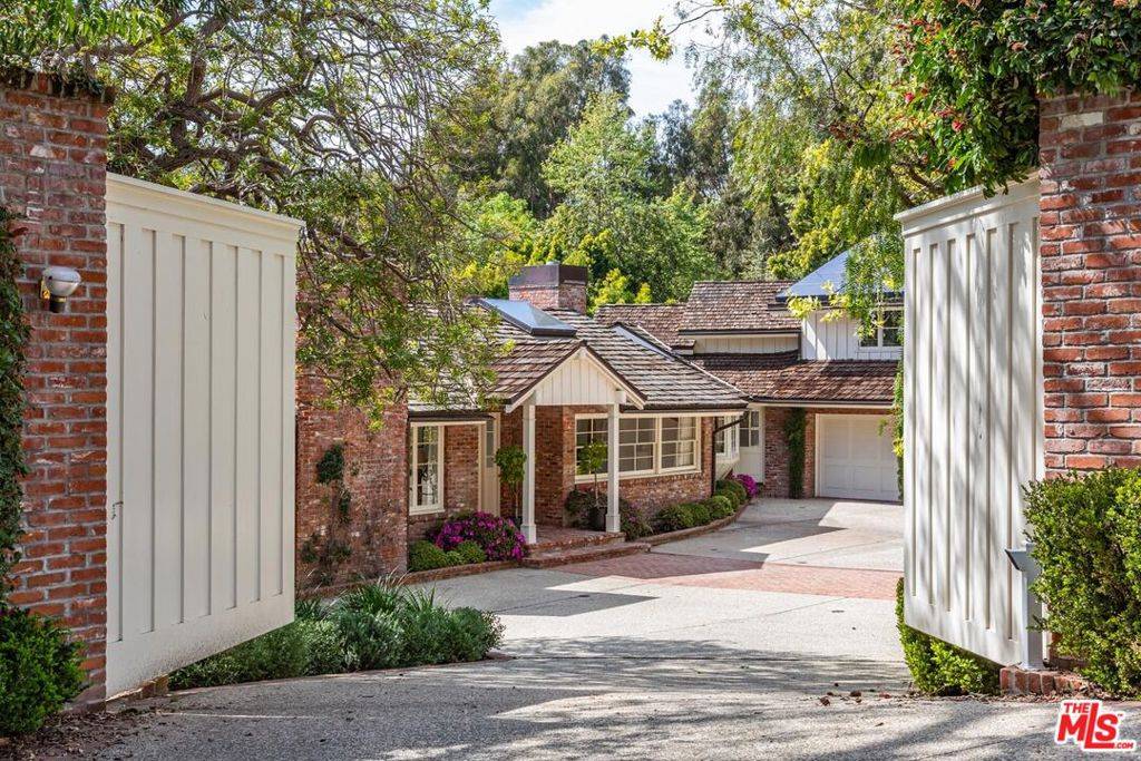 Los Angeles, CA 90049,615 N Tigertail RD