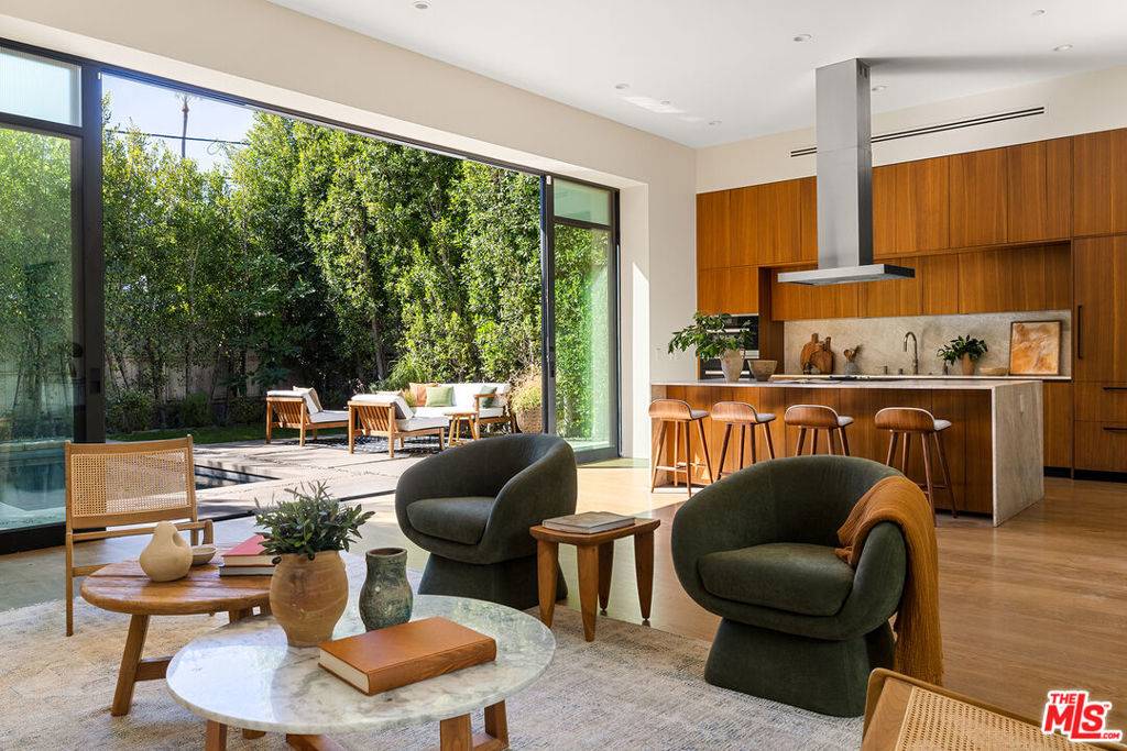 West Hollywood, CA 90048,8732 Rangely AVE