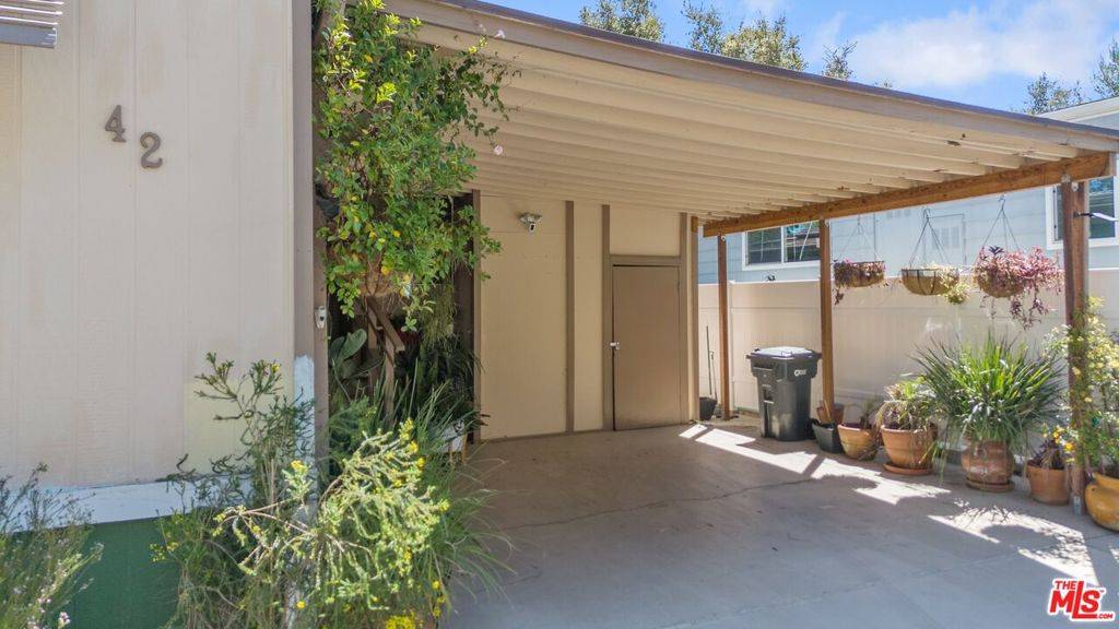 Calabasas, CA 91302,23777 Mulholland HWY #42