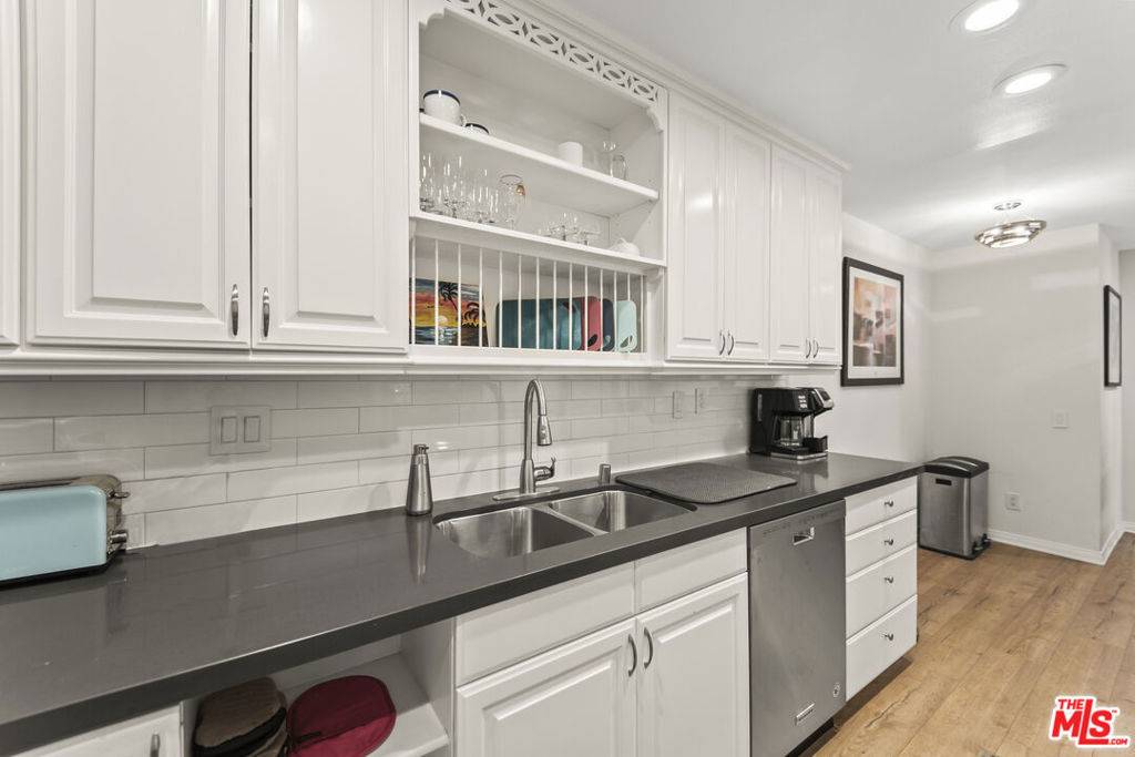 Santa Monica, CA 90402,723 Palisades Beach RD #108