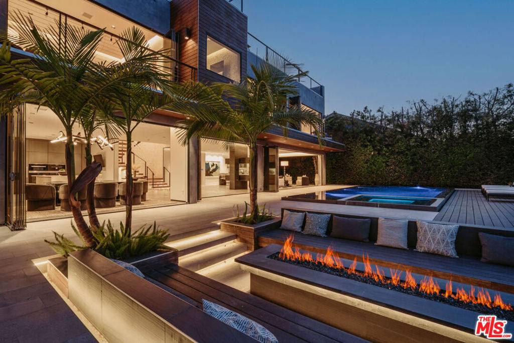 Encino, CA 91436,4540 Estrondo DR