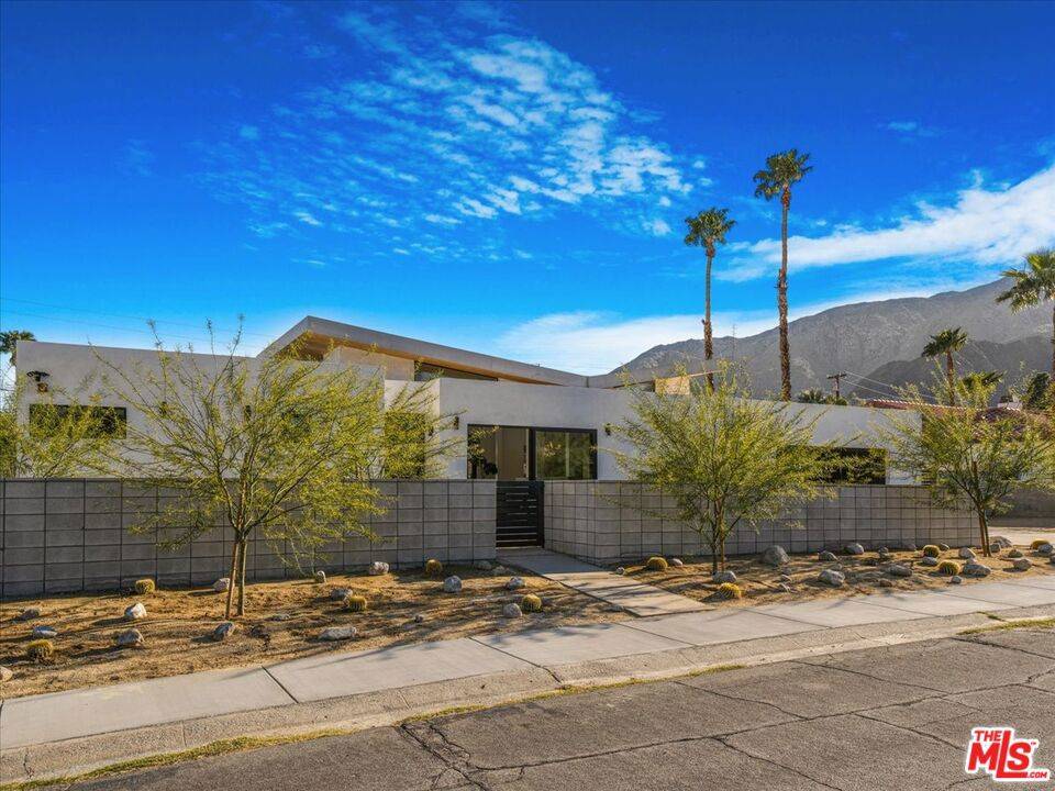 Palm Springs, CA 92262,527 W Santa Catalina RD