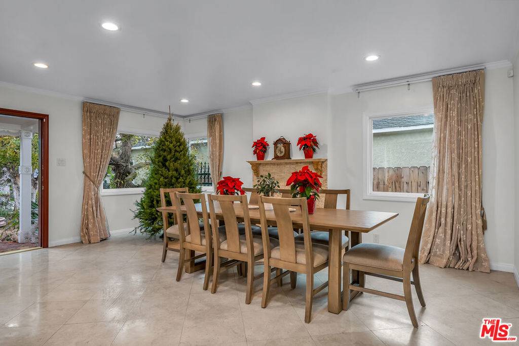 Long Beach, CA 90814,535 Winslow AVE