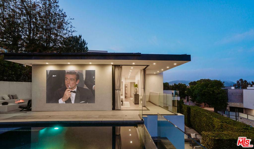 Los Angeles, CA 90068,2827 Las Alturas ST