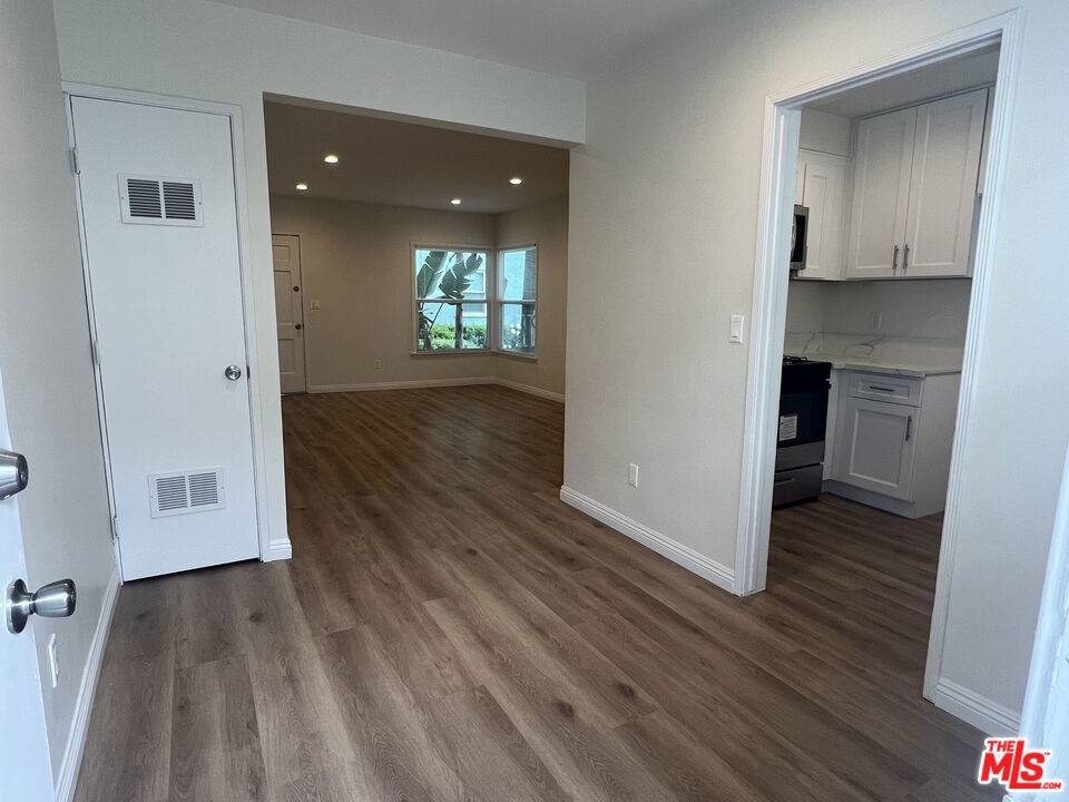 Burbank, CA 91505,4127 W Toluca Lake AVE