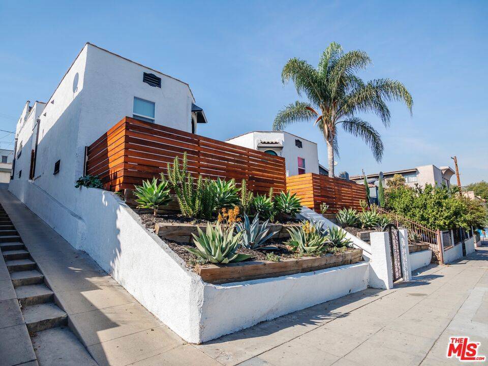 Los Angeles, CA 90004,329 N Alexandria AVE