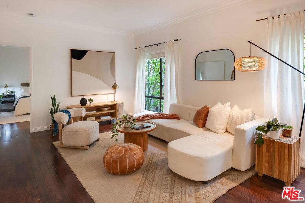 West Hollywood, CA 90069,1140 Alta Loma RD #202