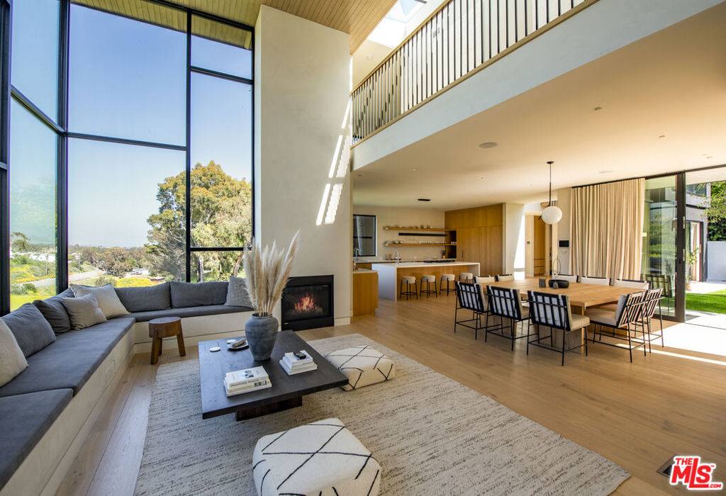 Malibu, CA 90265,28869 Selfridge DR