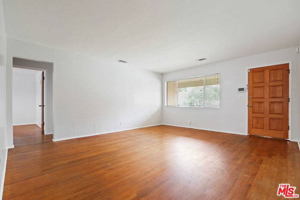 Inglewood, CA 90302,122 E 64th PL #122 1/2