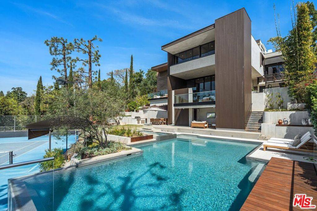 Beverly Hills, CA 90210,1005 Elden WAY
