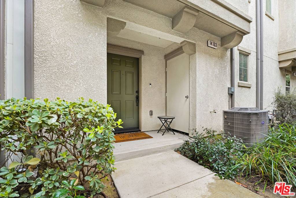Van Nuys, CA 91405,14103 W Spruce LN