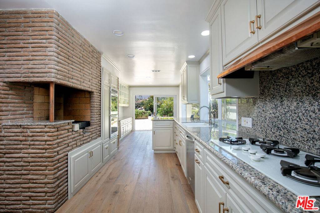 Pacific Palisades, CA 90272,14929 La Cumbre DR