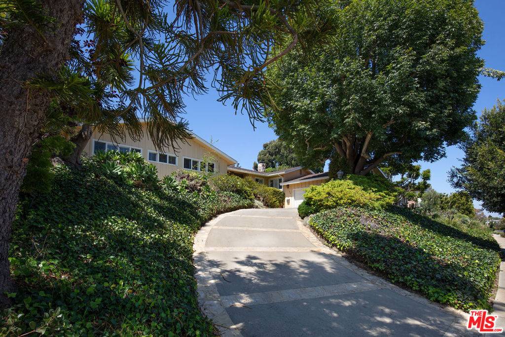 Pacific Palisades, CA 90272,14929 La Cumbre DR