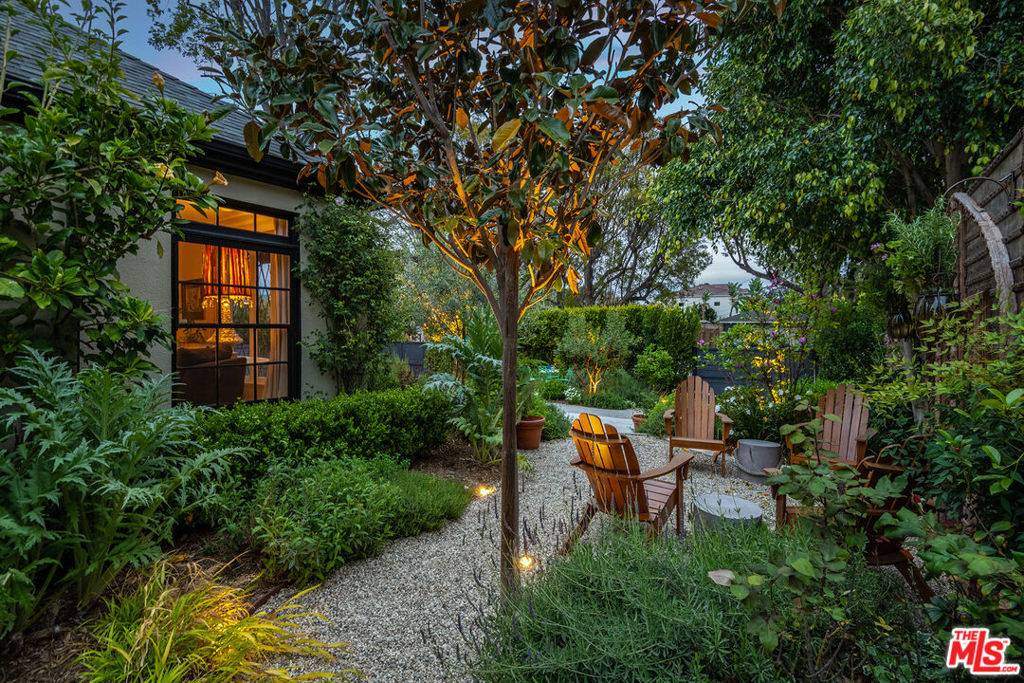 Studio City, CA 91604,13109 Valley Vista BLVD