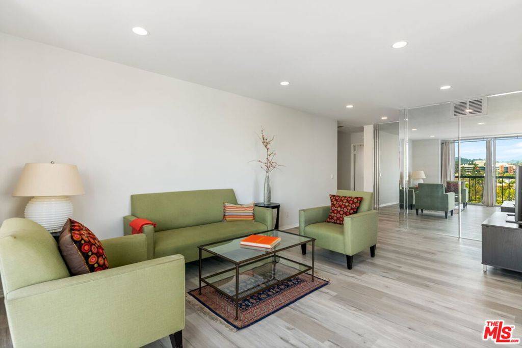 Los Angeles, CA 90024,10751 Wilshire BLVD #1009