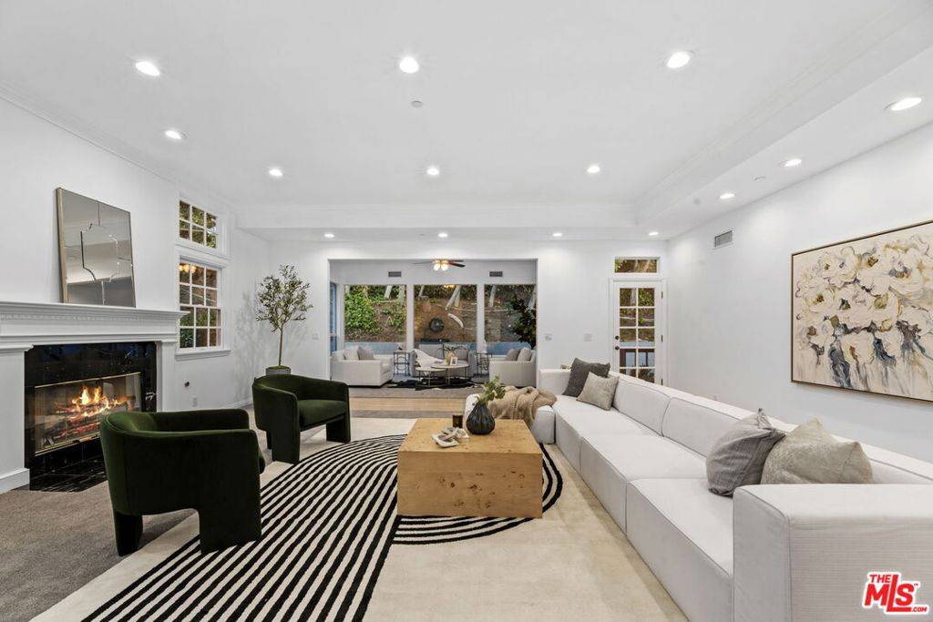 Sherman Oaks, CA 91423,3236 Longridge TER