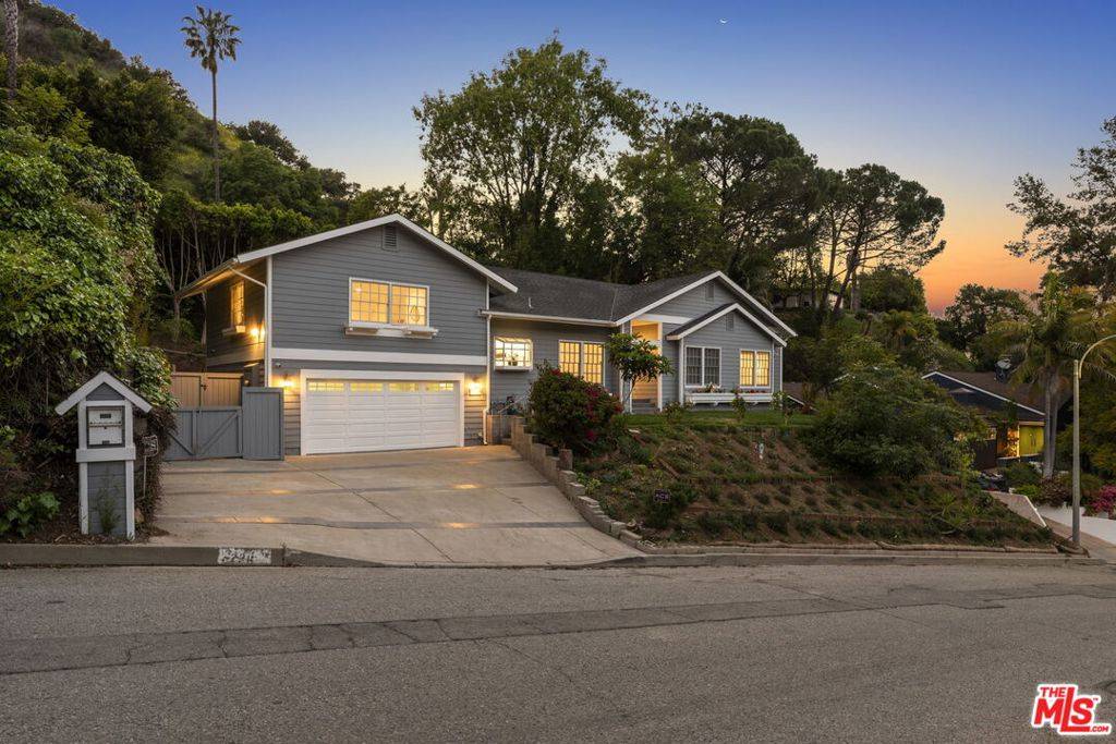 Sherman Oaks, CA 91423,3236 Longridge TER