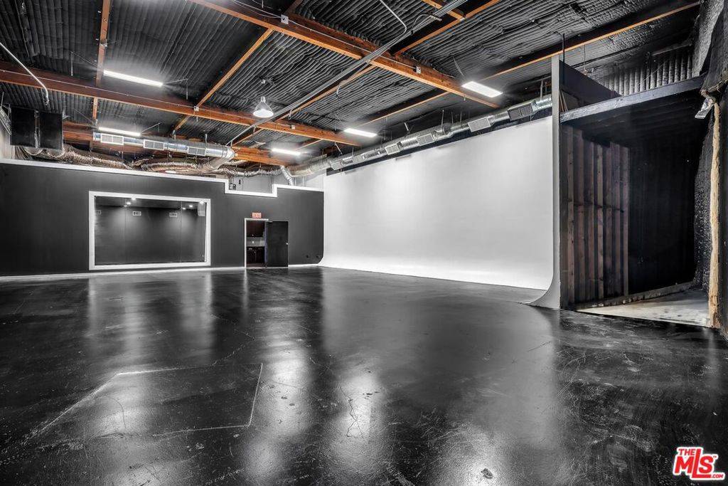 Los Angeles, CA 90016,5727 W Adams BLVD