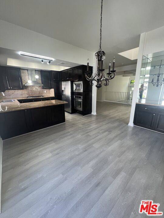Pacific Palisades, CA 90272,1654 Michael LN