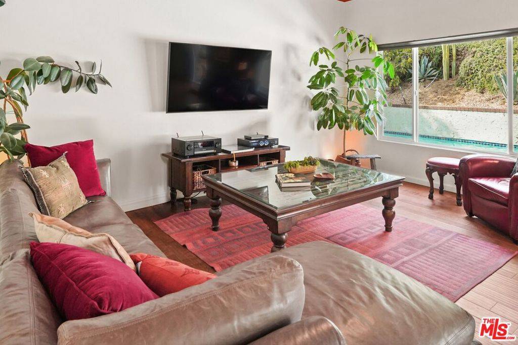 Topanga, CA 90290,21211 Lighthill DR